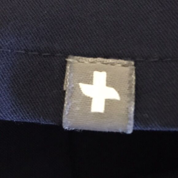 Figs Casma Three-Pocket Scrub Top Women's S Navy Blue Poly/Rayon/Spandex V-Neck - Picture 6 of 10